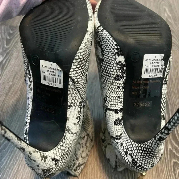 Charlotte Russe snakeskin booties size 7 - Picture 3 of 7